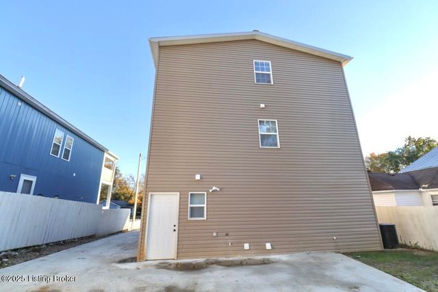 12411 Berrytown Rd, Louisville, KY 40223