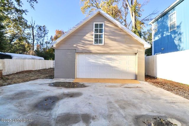 12411 Berrytown Rd, Louisville, KY 40223