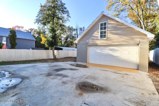 12411 Berrytown Rd, Louisville, KY 40223