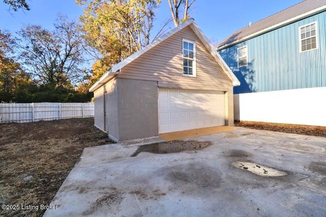 12411 Berrytown Rd, Louisville, KY 40223