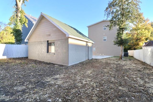 12411 Berrytown Rd, Louisville, KY 40223