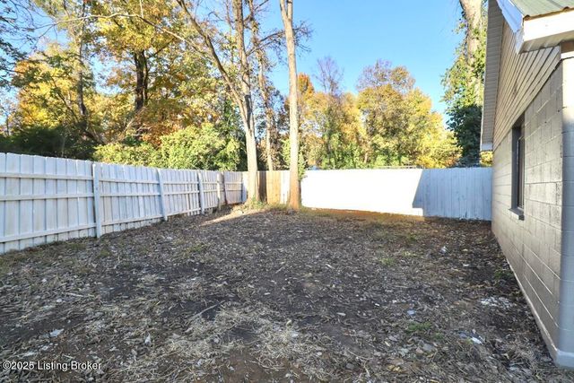 12411 Berrytown Rd, Louisville, KY 40223