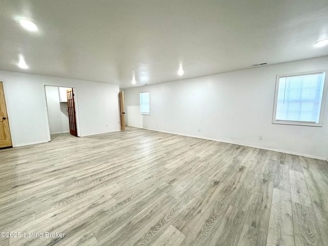 12411 Berrytown Rd, Louisville, KY 40223