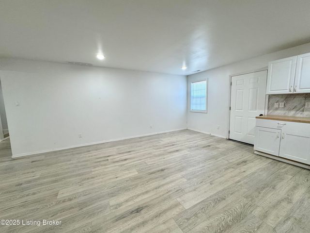 12411 Berrytown Rd, Louisville, KY 40223