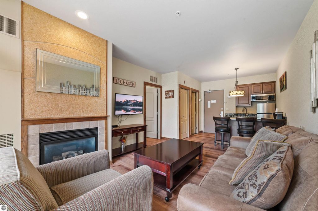 Image 10 of property listing at 2400 Troon South # 4007, Bellaire, MI 49615