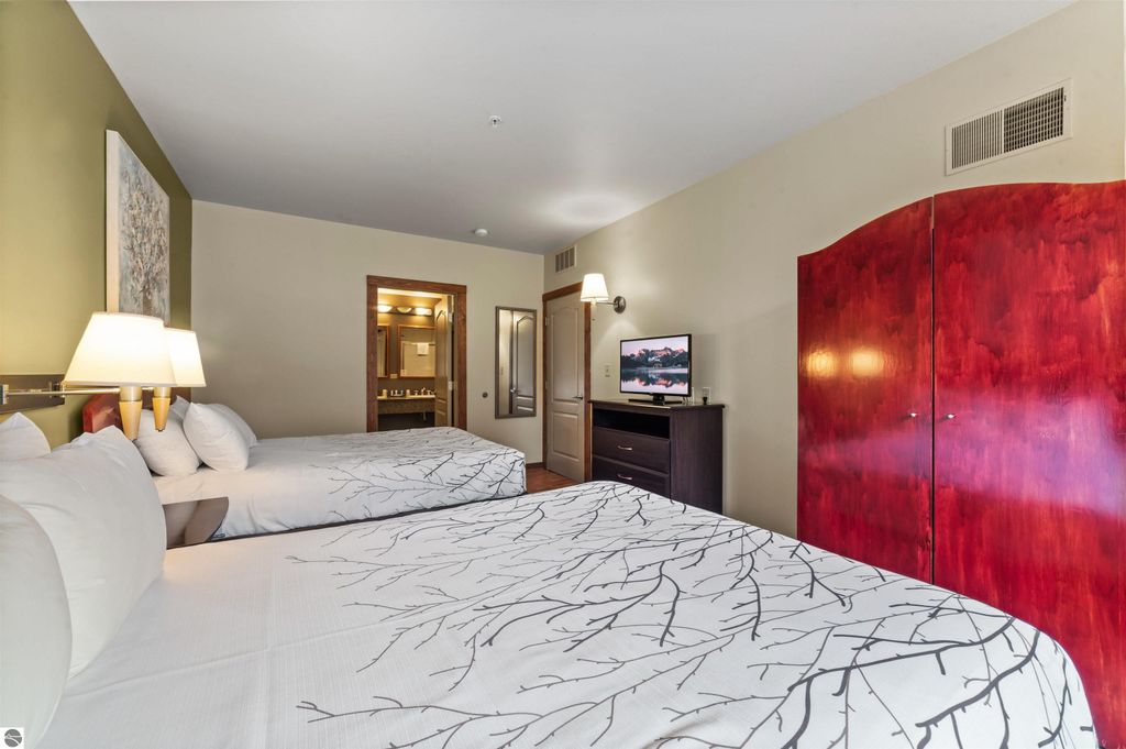 Image 13 of property listing at 2400 Troon South # 4007, Bellaire, MI 49615