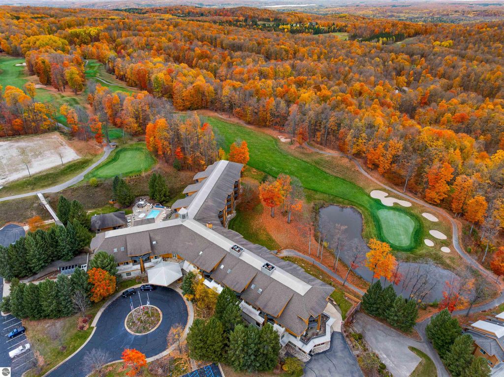 Image 25 of property listing at 2400 Troon South # 4007, Bellaire, MI 49615