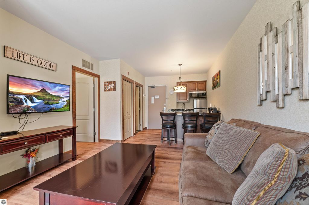 Image 9 of property listing at 2400 Troon South # 4007, Bellaire, MI 49615