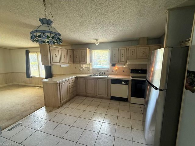 353 Twelve Oaks Drive, Linwood, NC 27299