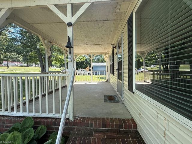 353 Twelve Oaks Drive, Linwood, NC 27299