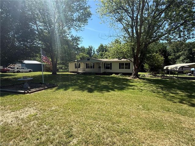 353 Twelve Oaks Drive, Linwood, NC 27299