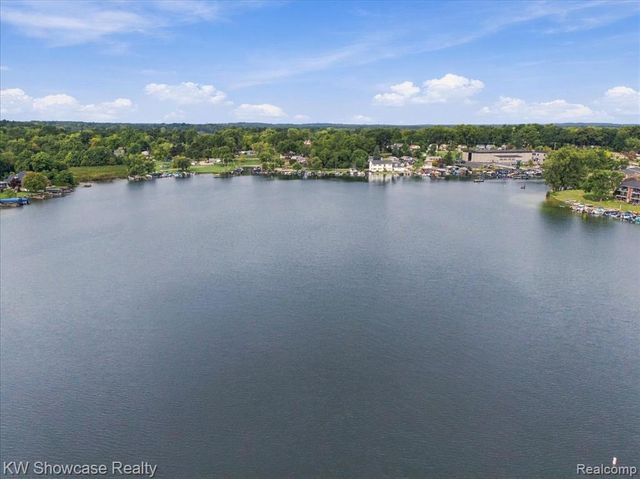 4025 Totem Lane, Waterford, MI 48328