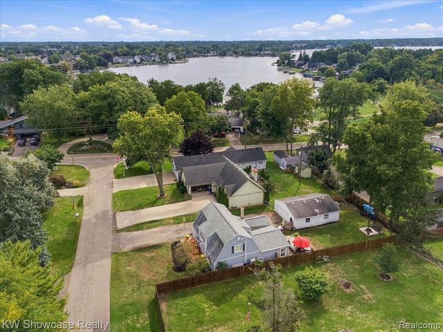 4025 Totem Lane, Waterford, MI 48328