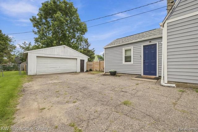 4025 Totem Lane, Waterford, MI 48328