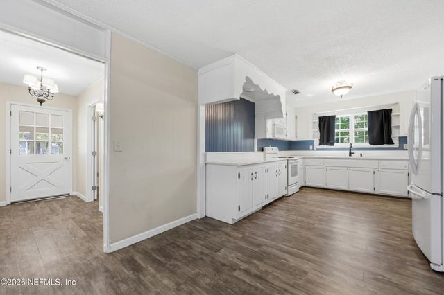 9246 BEARDEN Road, Jacksonville, FL 32220