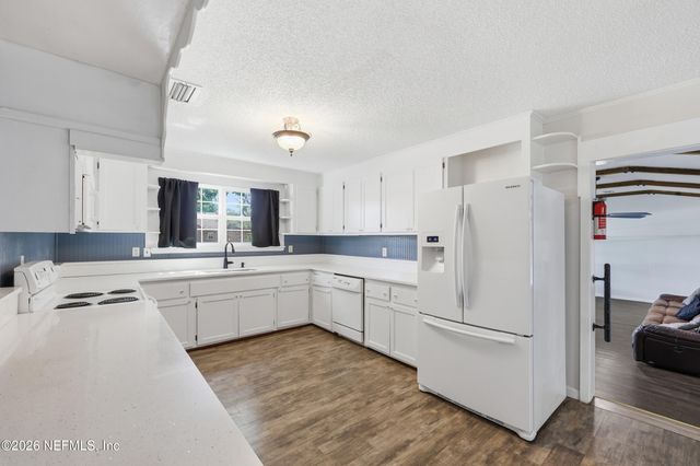 9246 BEARDEN Road, Jacksonville, FL 32220
