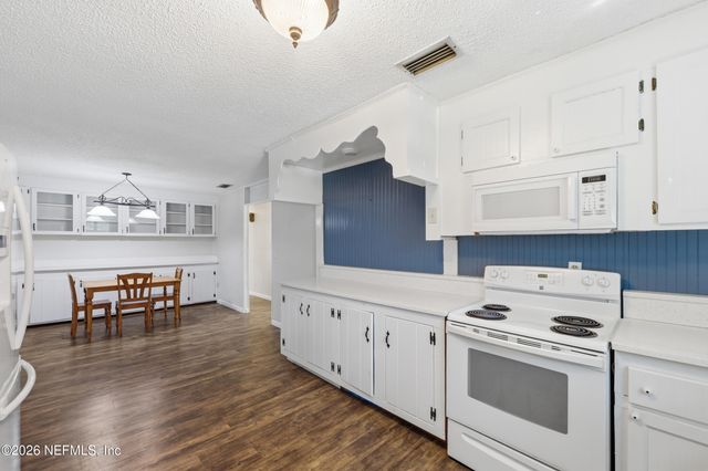 9246 BEARDEN Road, Jacksonville, FL 32220