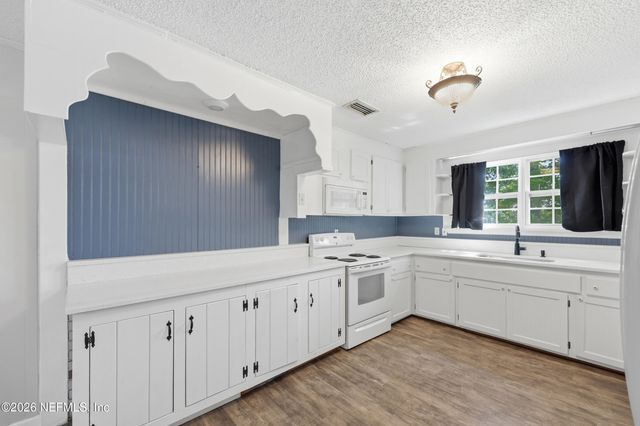 9246 BEARDEN Road, Jacksonville, FL 32220