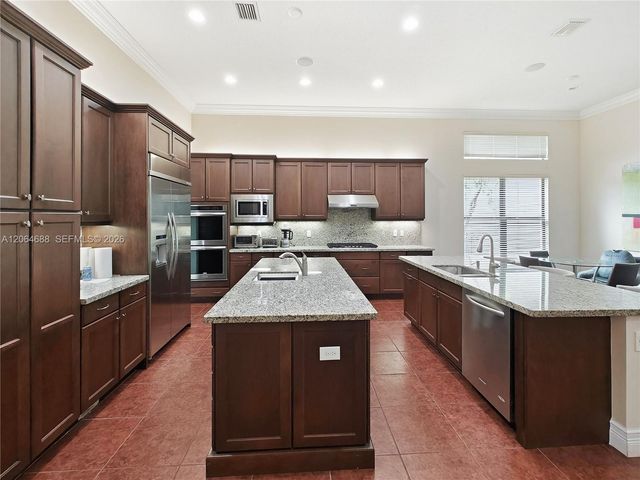 8181 Banpo Bridge Way, Delray Beach, FL 33446