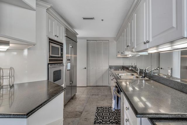 530 Ocean Drive 202, Juno Beach, FL 33408