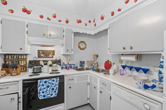 2730 Dale Street N D115, Roseville, MN 55113