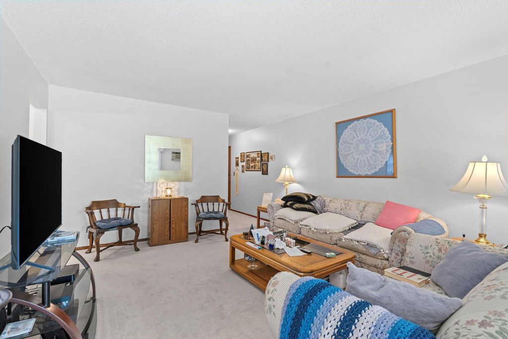 2730 Dale Street N D115, Roseville, MN 55113 — photo 3