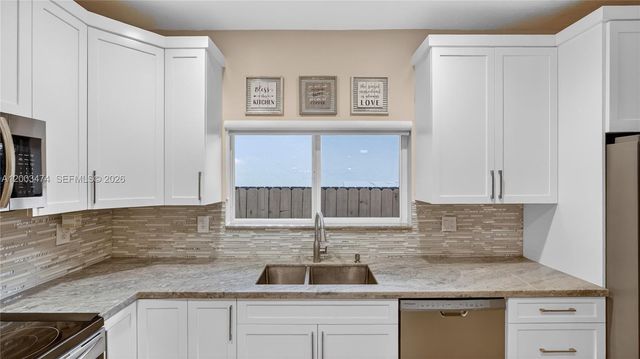 15893 SW 138th Ter, Miami, FL 33196