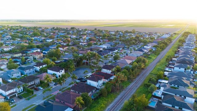 15893 SW 138th Ter, Miami, FL 33196