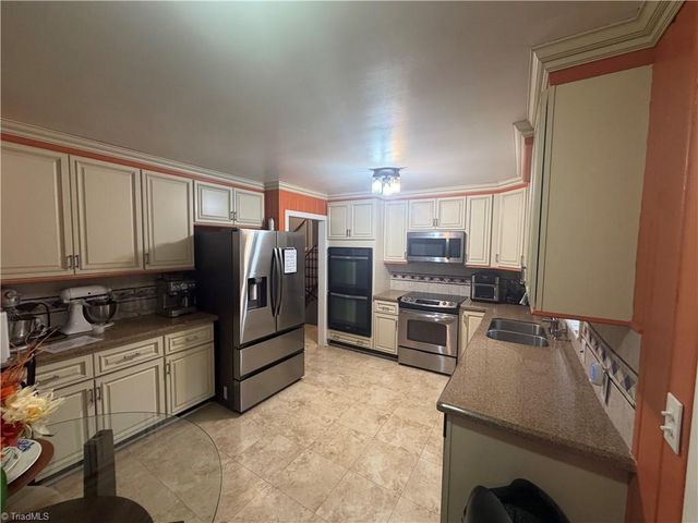 2050 Independence Road, Winston-salem, NC 27106