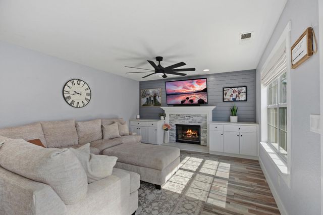 966 Shelly Ct, Ripon, CA 95366