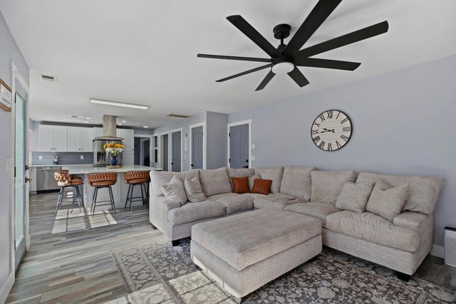 966 Shelly Ct, Ripon, CA 95366