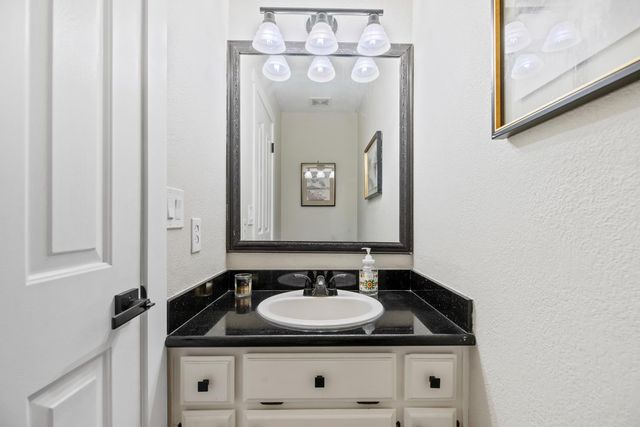 966 Shelly Ct, Ripon, CA 95366