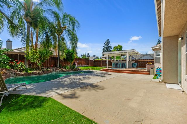 966 Shelly Ct, Ripon, CA 95366