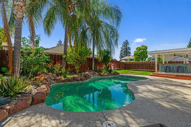 966 Shelly Ct, Ripon, CA 95366