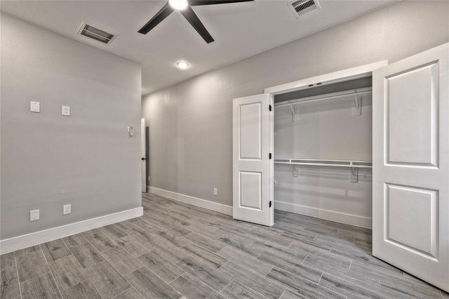 9301 E Avenue L B, Houston, TX 77012