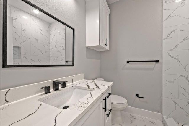 9301 E Avenue L B, Houston, TX 77012