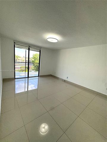18000 NW 68th Avenue 314A, Hialeah, FL 33015