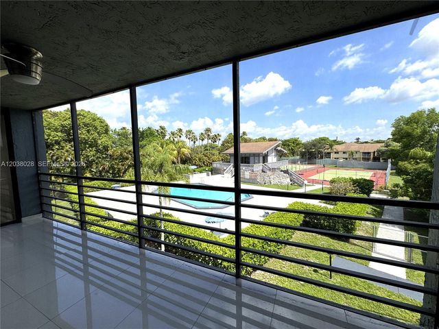18000 NW 68th Avenue 314A, Hialeah, FL 33015