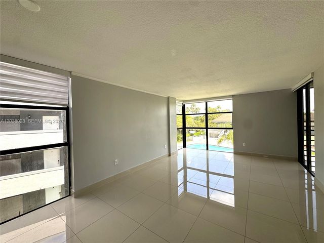 18000 NW 68th Avenue 314A, Hialeah, FL 33015