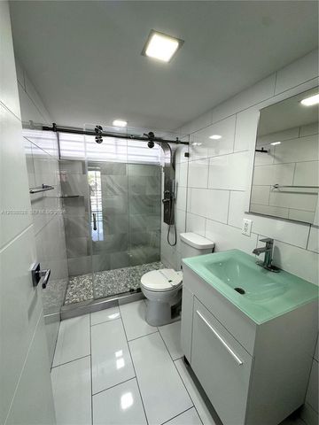 18000 NW 68th Avenue 314A, Hialeah, FL 33015
