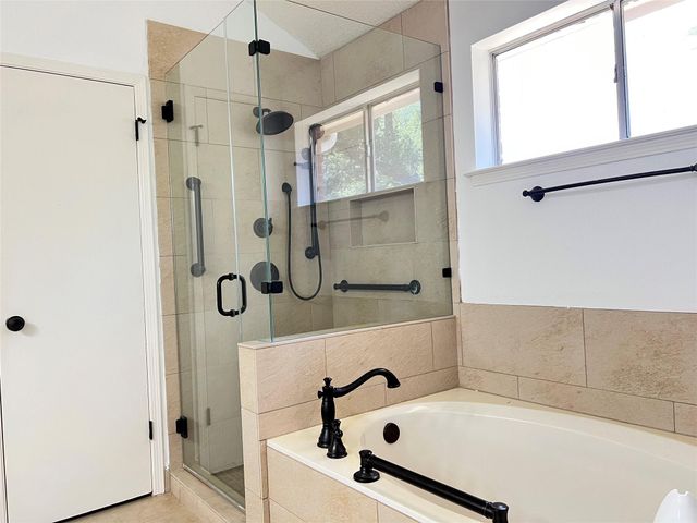9005 Marthas DR, Austin, TX 78717