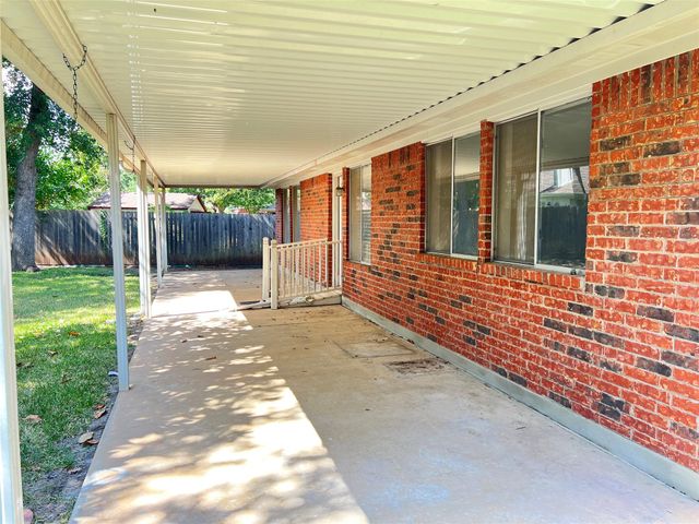 9005 Marthas DR, Austin, TX 78717