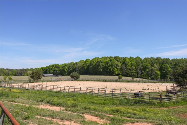 910 Highway 182, Fair Play, SC 29643
