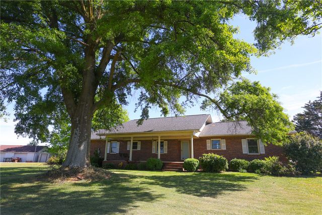 910 Highway 182, Fair Play, SC 29643