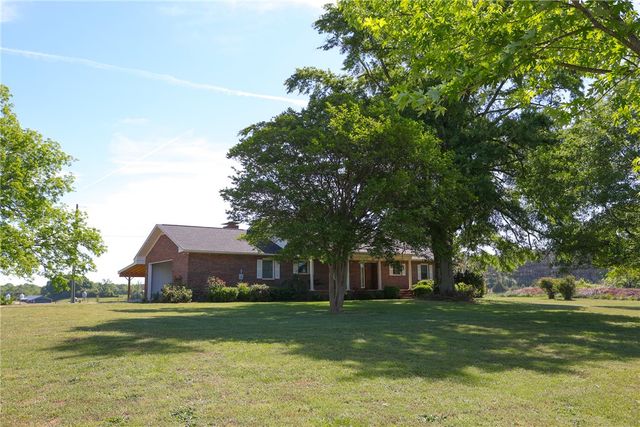 910 Highway 182, Fair Play, SC 29643
