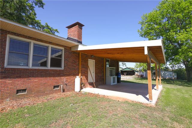 910 Highway 182, Fair Play, SC 29643
