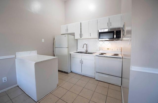 1300 Parker LN 202, Austin, TX 78741