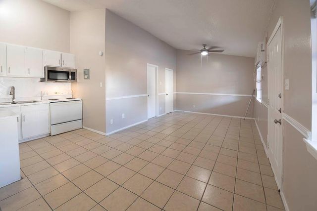 1300 Parker LN 202, Austin, TX 78741