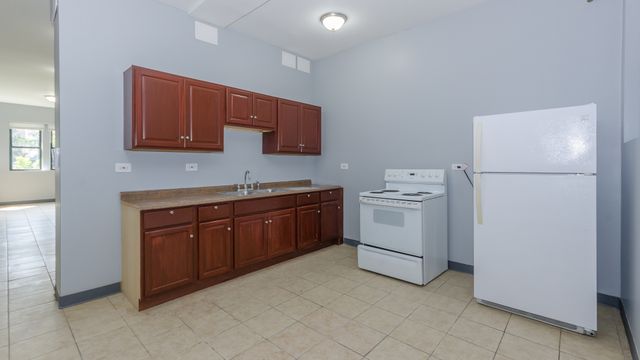 2211 E 69th Street G, Chicago, IL 60649
