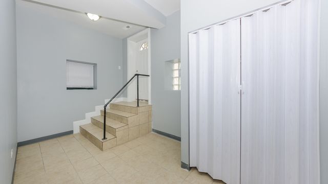 2211 E 69th Street G, Chicago, IL 60649